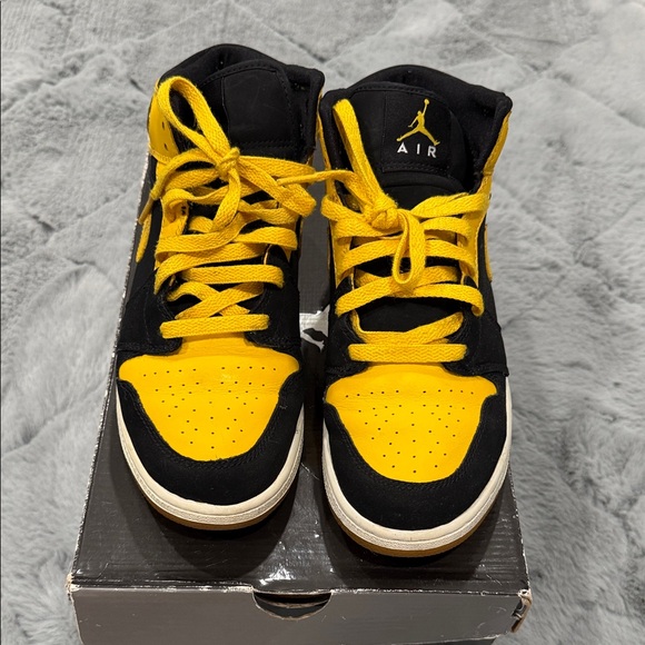 Air Jordan 1 Retro (GS) “New Love”